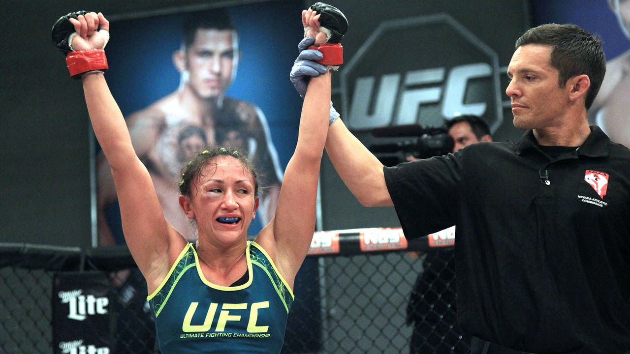 TUF Finale Recap: Esparza becomes first UFC strawweight champ with submission win